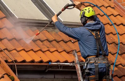 Démoussage et hydrofuge de toiture à Eyrans